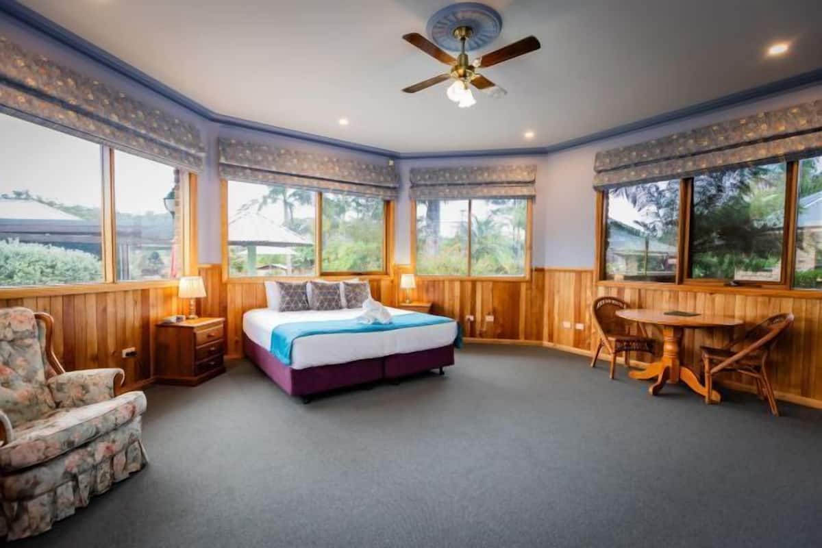 1 bedroom, Egyptian cotton sheets, hypo-allergenic bedding