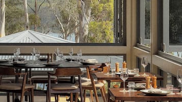 Serveert lunch en diner