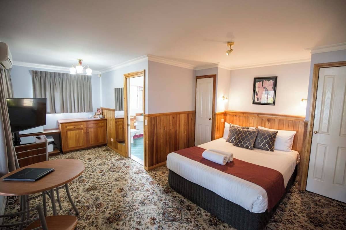 Camera Standard, 1 letto queen, bagno in camera, vista lago parziale (Adults Only) | 1 camera, biancheria in cotone egiziano