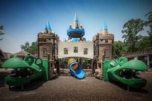 Children’s play area – outdoor