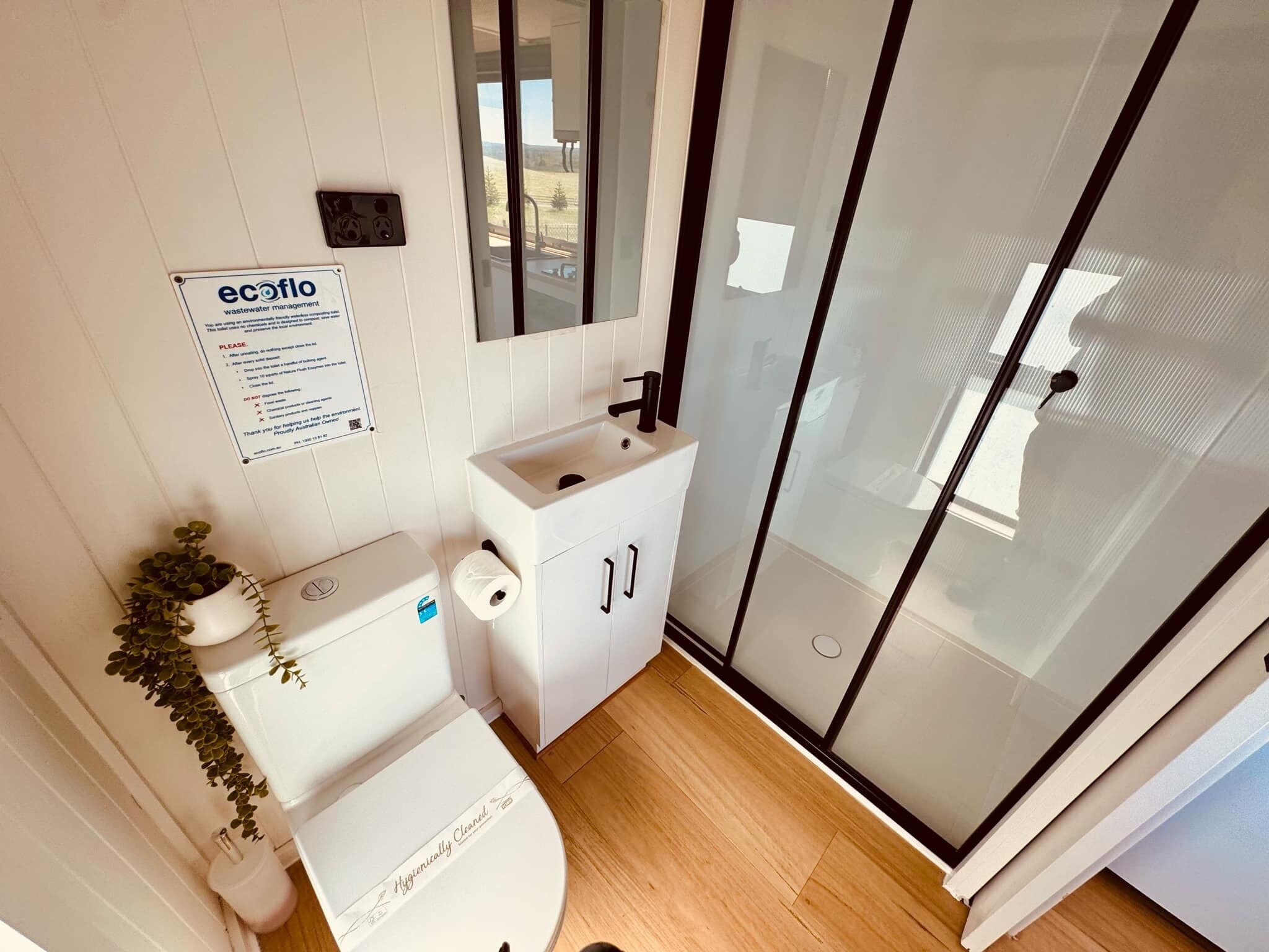 luxury cabin, non smoking, valley view | bathroom | free toiletries, towels, soap, shampoo