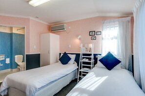 Iron/ironing board, cribs/infant beds, rollaway beds, free WiFi - Parkside Lodge (Napier)