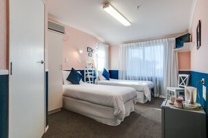 Quarto duplo luxo | Ferros/tábuas de passar roupa, berços (sobretaxa)