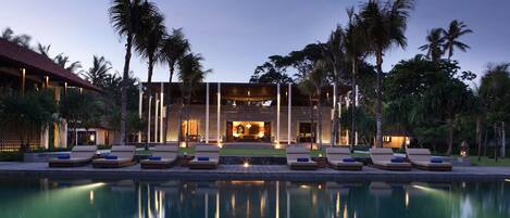 Outdoor pool, pool loungers