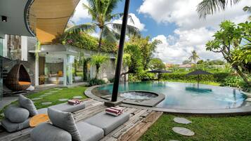 Outdoor pool, sun loungers