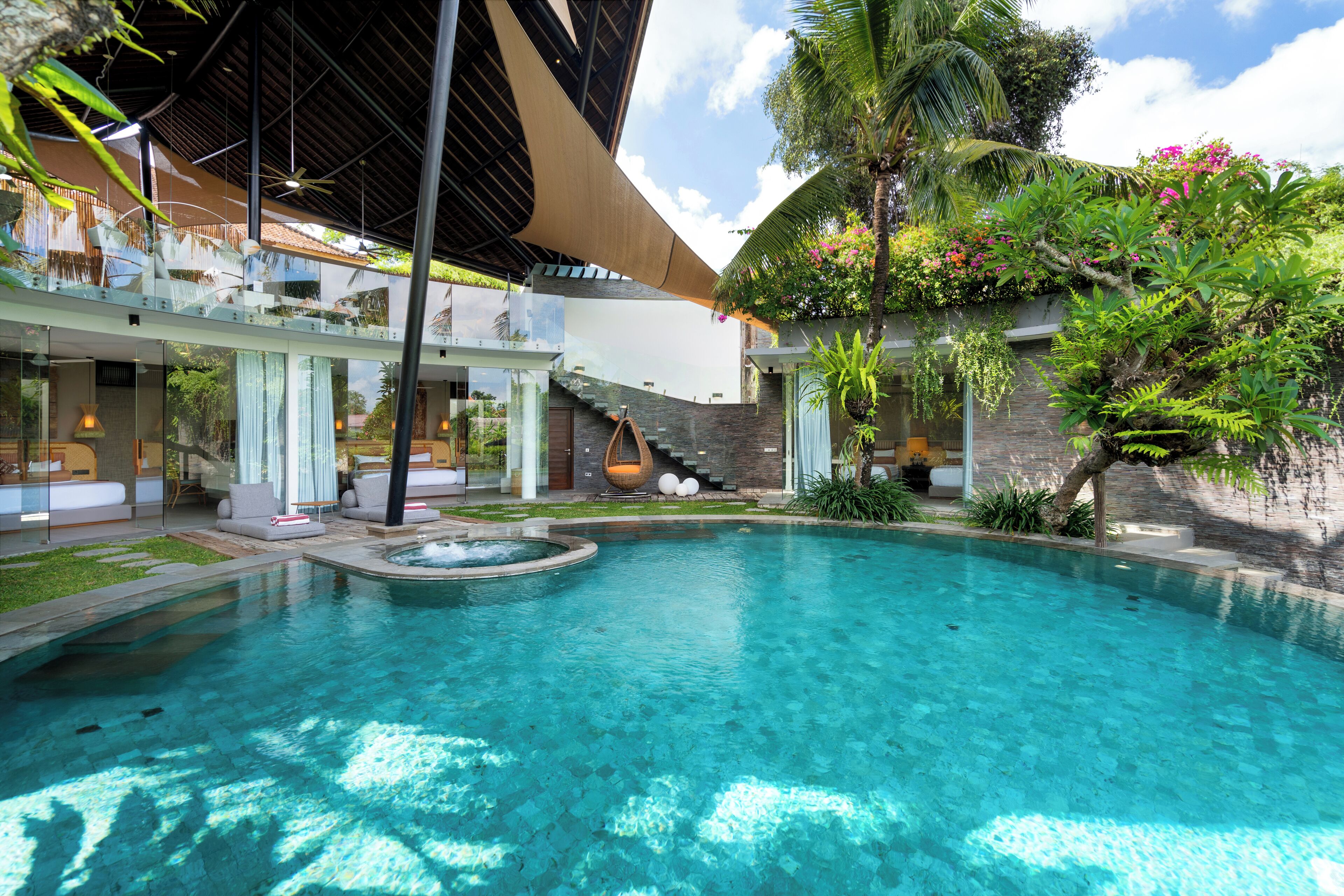 Outdoor pool, pool loungers