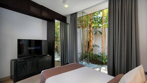 Luxury Villa, 4 Bedrooms, Private Pool, Garden View | Minibar, in-room safe, desk, laptop workspace - Villa Toraja by Lifestyle Retreats (Canggu)