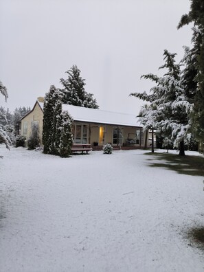 Exterior - Vibrant Living Retreat (Hanmer Springs)