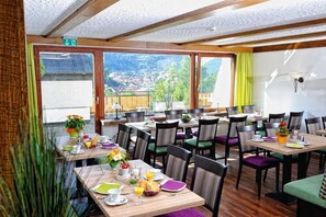 Daily buffet breakfast (EUR 7 per person) - Hotel am Bad-Wald (Bad Liebenzell)