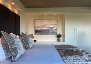 Bay View Suite | Egyptian cotton sheets, premium bedding, in-room safe, desk