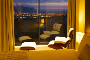 Sea View Suite | Living area | 43-inch Smart TV with cable channels, books, heated floors