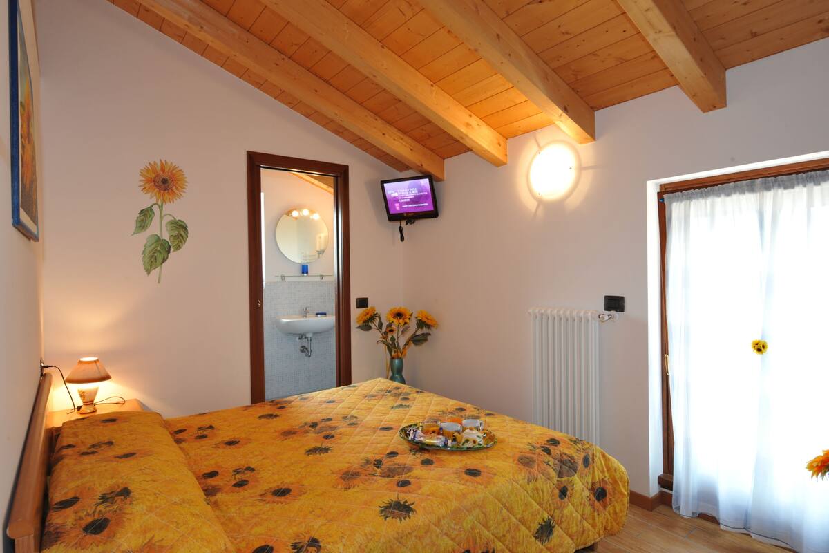 Double Room | Down duvets, individually furnished, soundproofing, cots/infant beds
