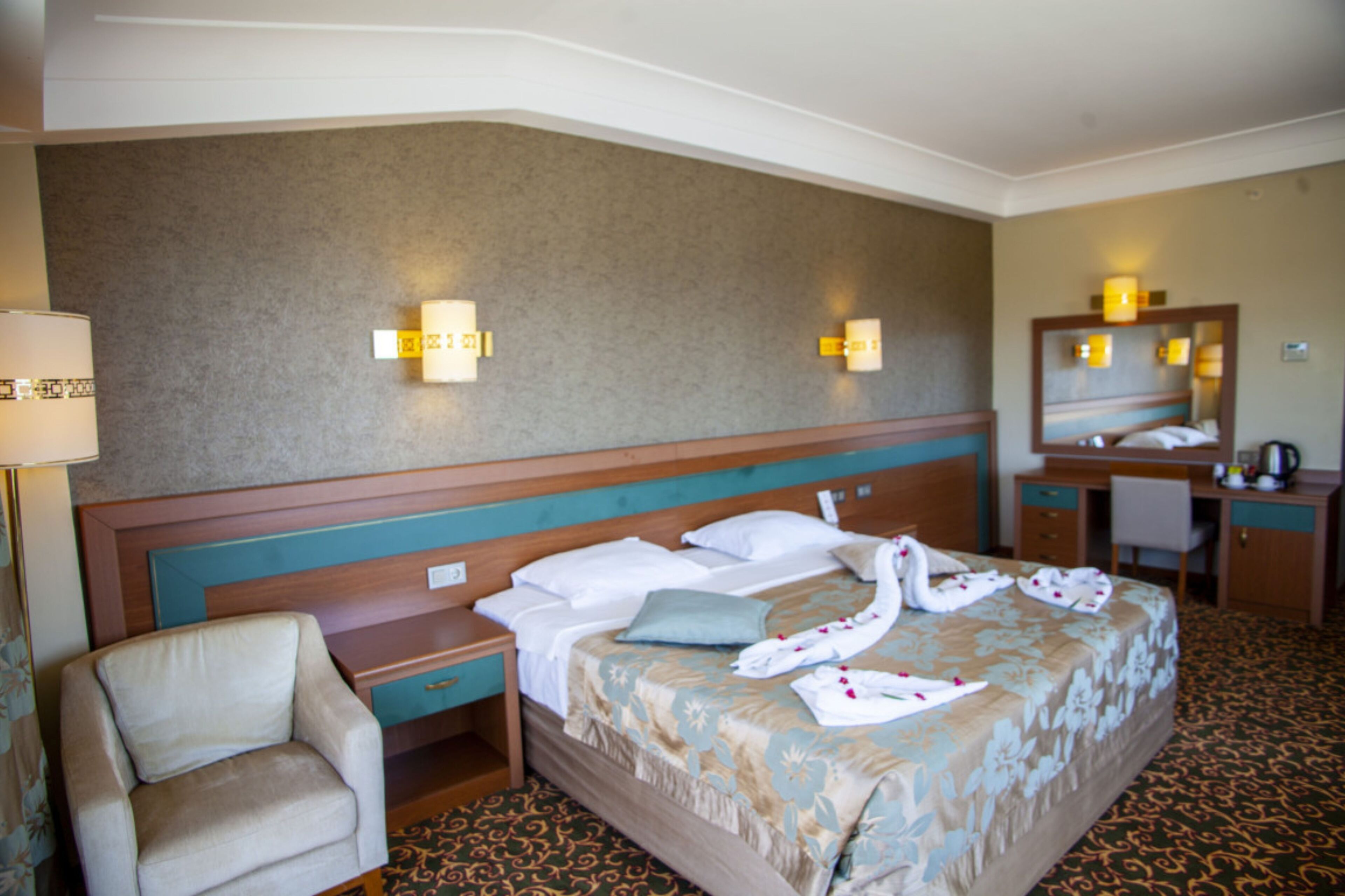 Ropa de cama de alta calidad, minibar, caja fuerte