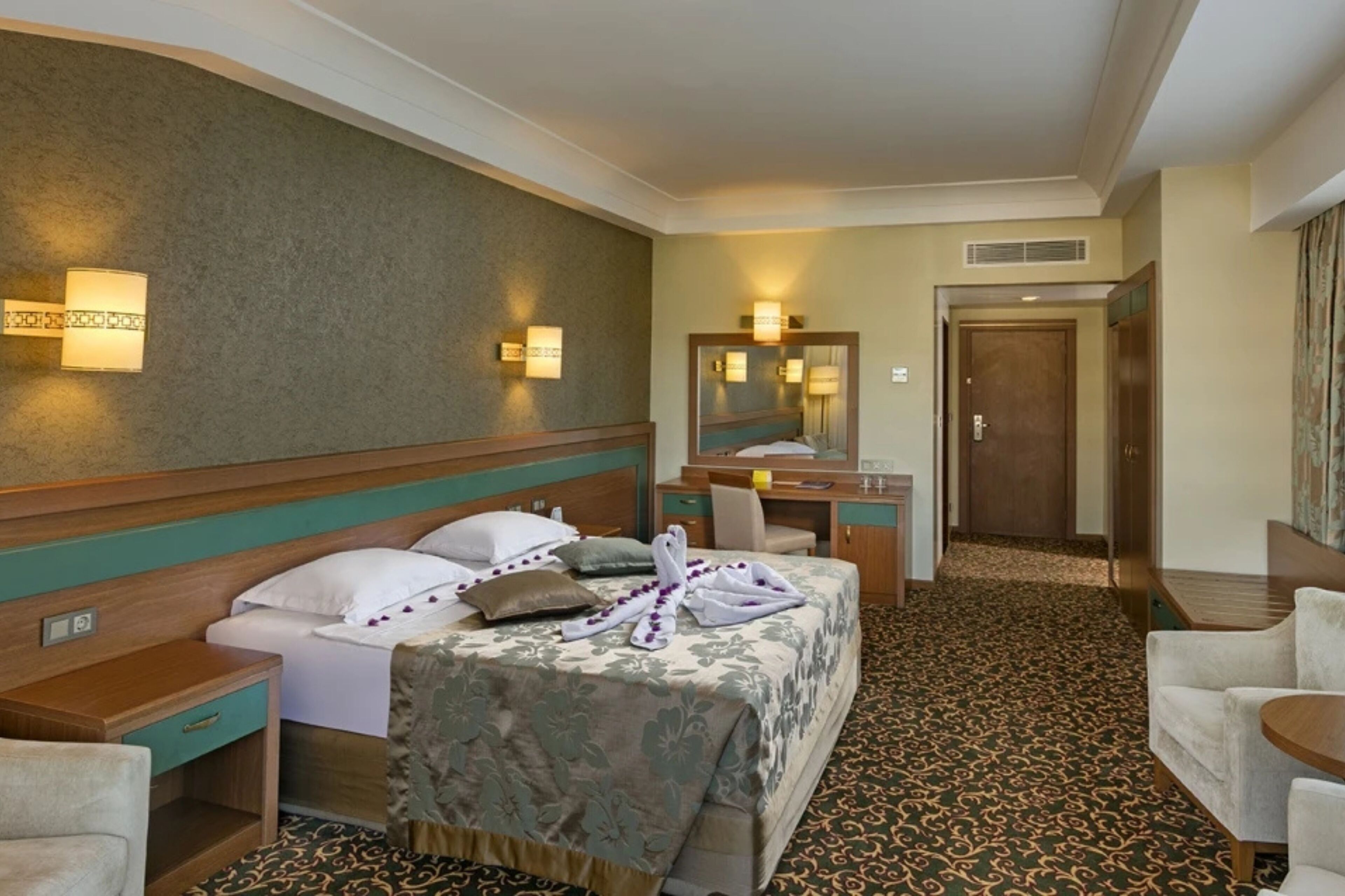 Habitación familiar, vistas al mar | Ropa de cama de alta calidad, minibar, caja fuerte