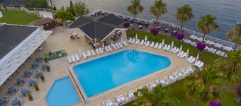 Falcon Hotel