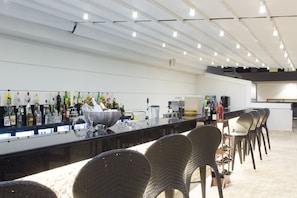4 bars/lounges, poolside bar