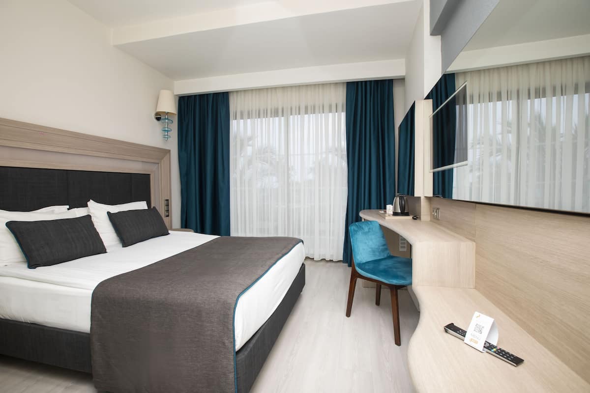 1 Schlafzimmer, Zimmersafe, Schreibtisch, Verdunkelungsvorhänge