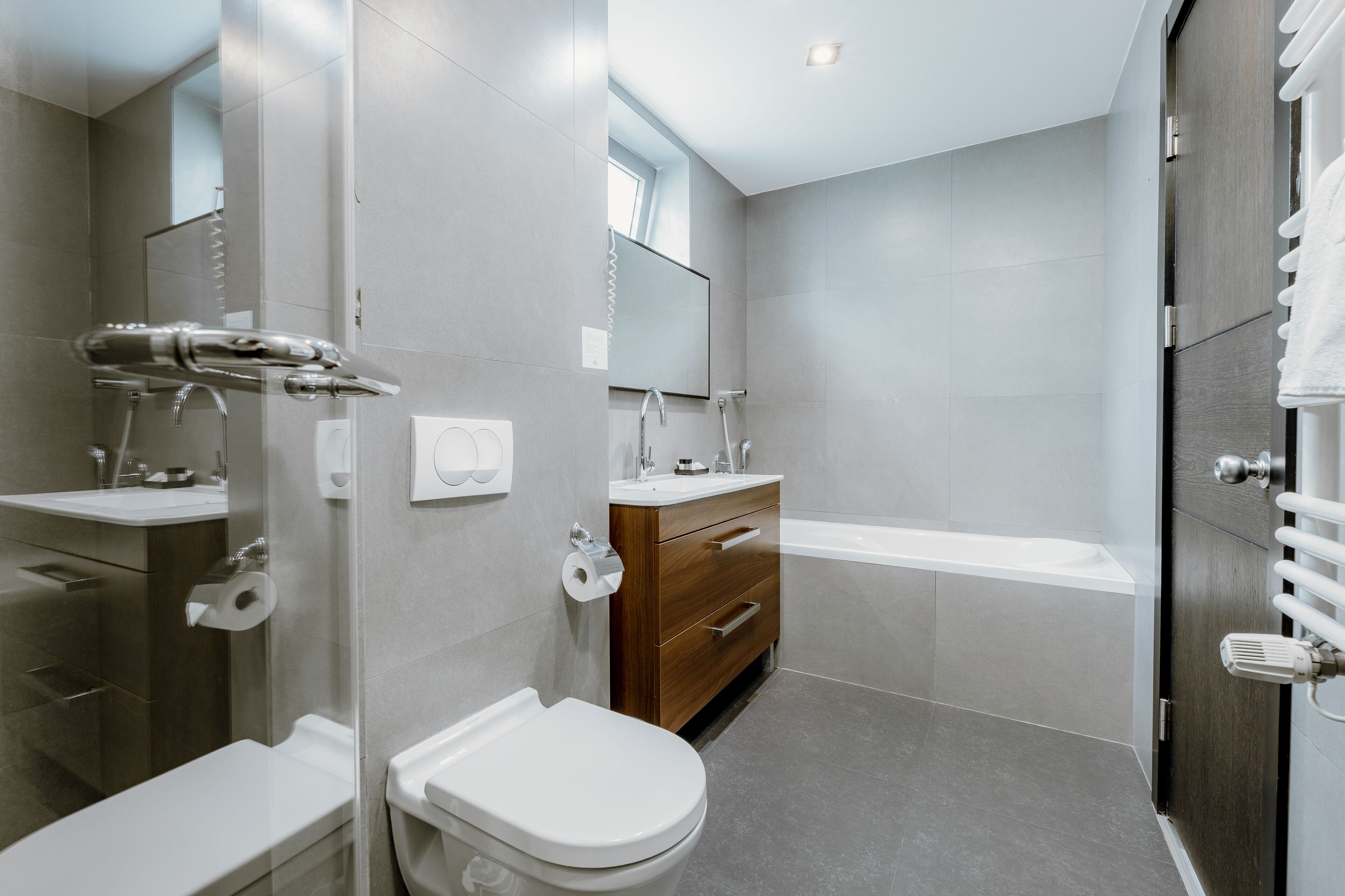 one-bedroom apartment for 2 people | bathroom | free toiletries, hair dryer, towels