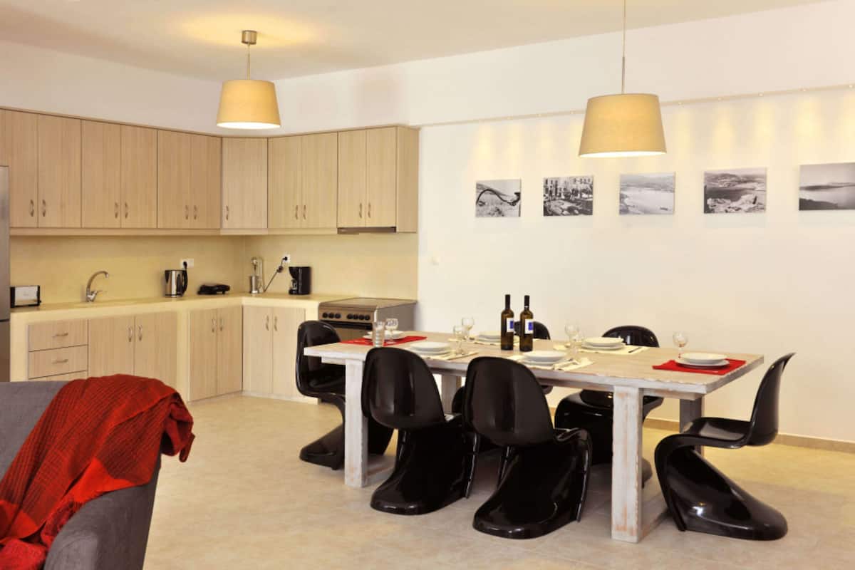 Villa Ammos | Private kitchen | Coffee/tea maker, electric kettle, paper towels