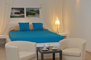 In-room safe, individually furnished, soundproofing, iron/ironing board - Blue Mare Villas (Paros)