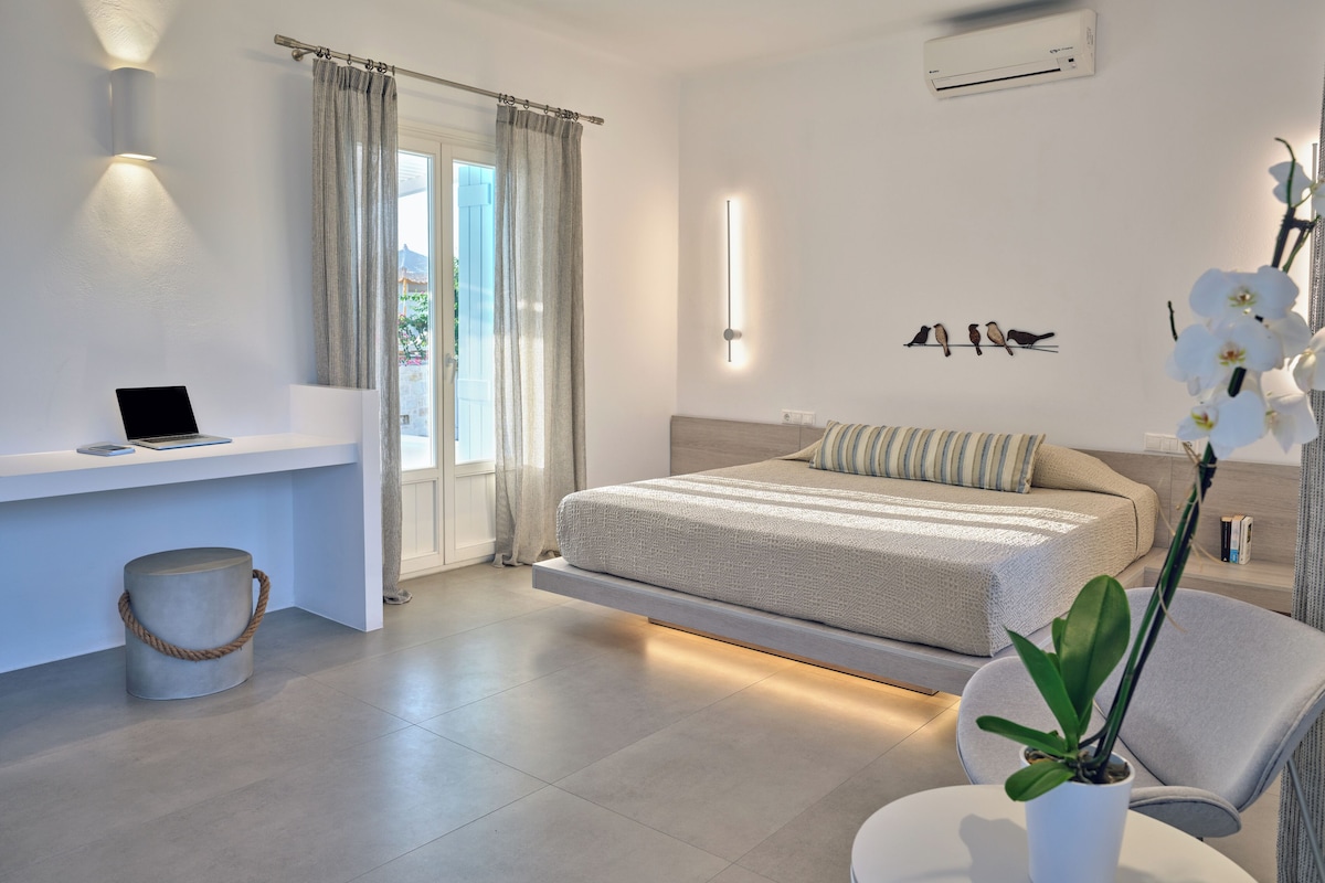 Thalassa Suite | Tallelokero huoneessa, äänieristys, silitysrauta/-lauta, ilmainen Wi-Fi