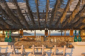 Bar en bord de piscine