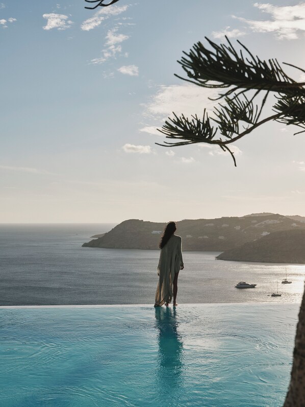 Seasonal outdoor pool, pool umbrellas, sun loungers
