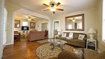 Family Room | Living area | 42-inch flat-screen TV with cable channels, TV