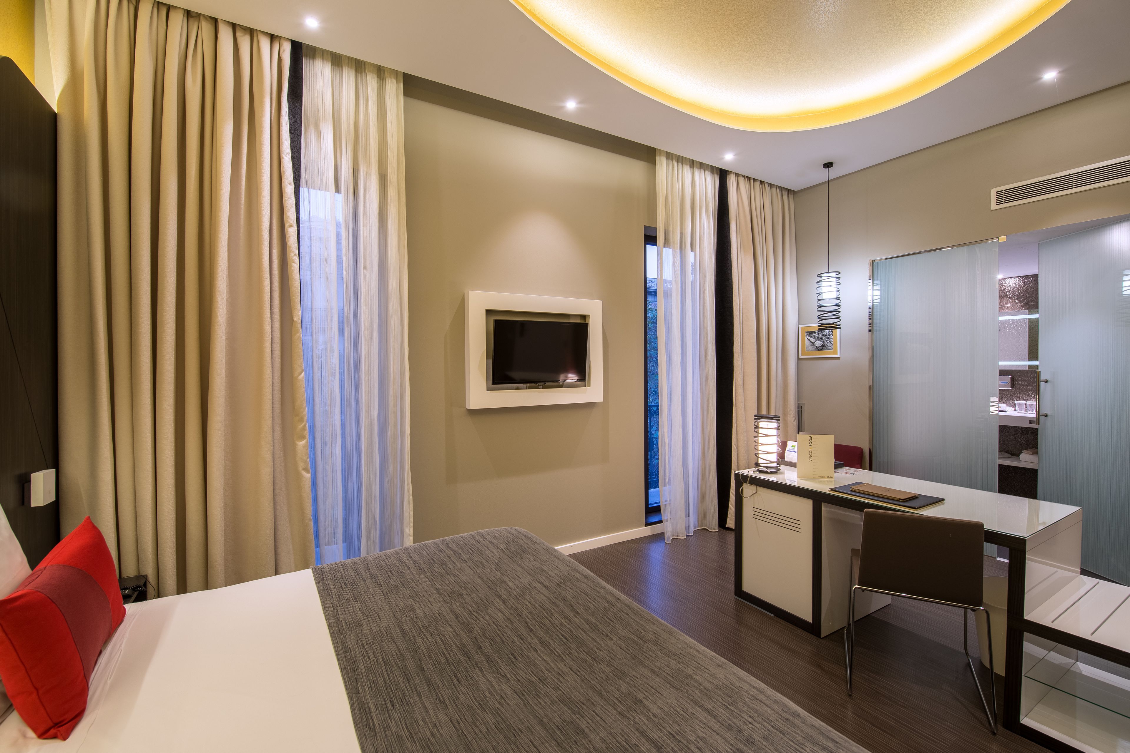 1 bedroom, premium bedding, down duvets, minibar