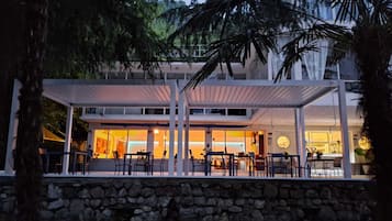 Bar (en la propiedad)