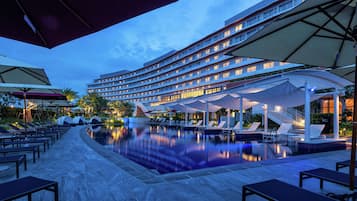 Indoor pool, seasonal outdoor pool, pool umbrellas, sun loungers