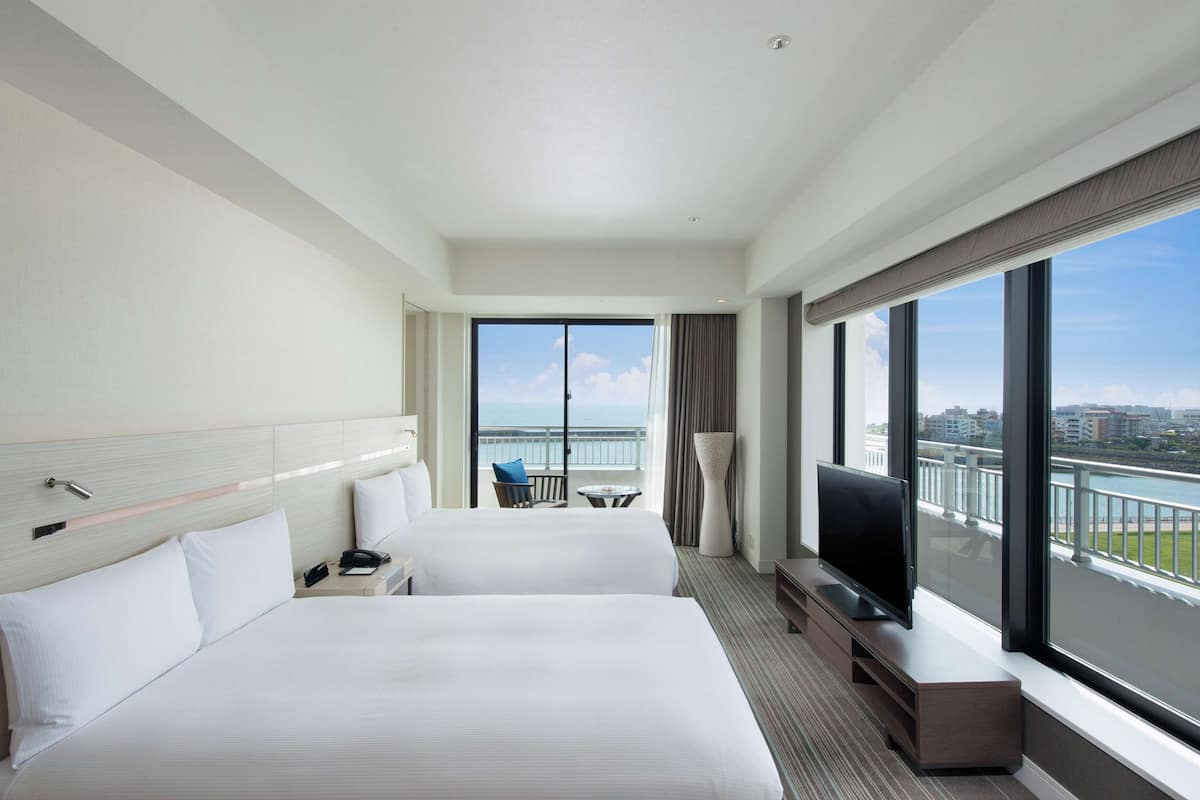 Deluxe suite, 1 slaapkamer, balkon, uitzicht op oceaan | Luxe beddengoed, een kluis op de kamer, een bureau, een laptopwerkplek