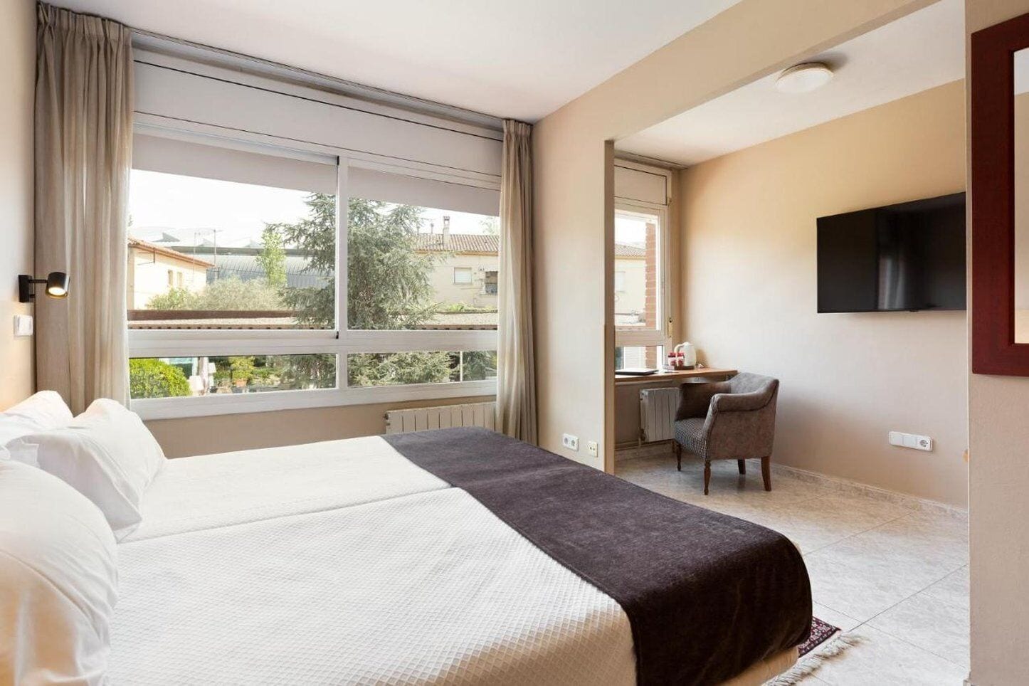 2 bedrooms, in-room safe, iron/ironing board, free cots/infant beds