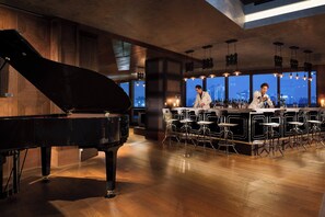 Lobby lounge, garden views, open daily - JW Marriott Dongdaemun Square Seoul (Seoul)