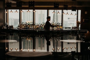 Salón en el vestíbulo con vistas al jardín (abre todos los días)