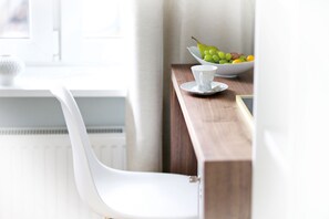 Single Room | Iron/ironing board, cribs/infant beds, free WiFi