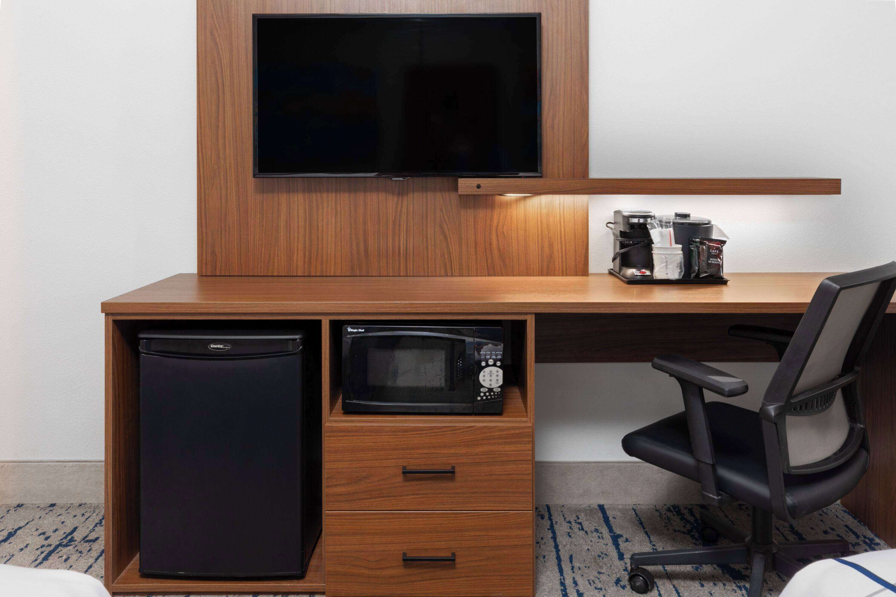 room, 2 queen beds, non smoking | premium bedding, pillow-top beds, desk, iron/ironing board