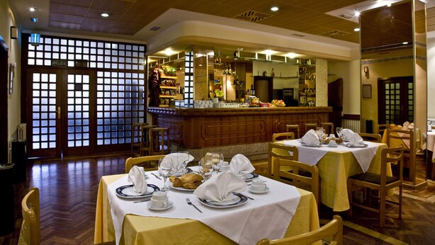 Bar (on property) - Hotel Castilla (Albacete)