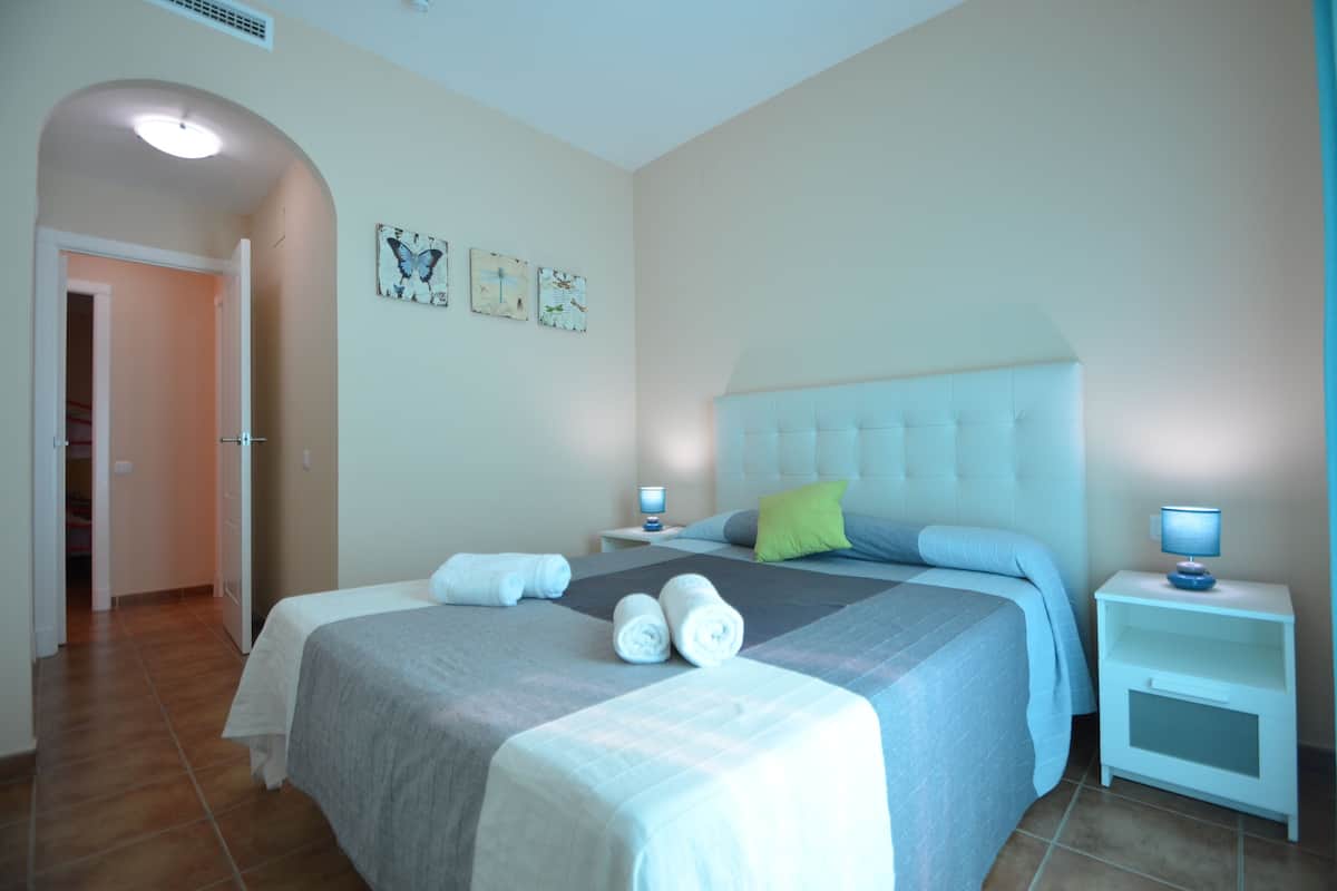 Departamento estándar, 2 habitaciones | Ropa de cama de alta calidad y decoración personalizada