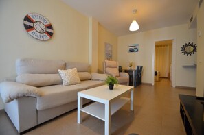 Standard Apartment, 1 Bedroom | Living area | 45-inch flat-screen TV with satellite channels, TV - Apartamentos Solmares (Ayamonte)