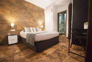 Double Room | Desk, blackout curtains, free WiFi, bed sheets