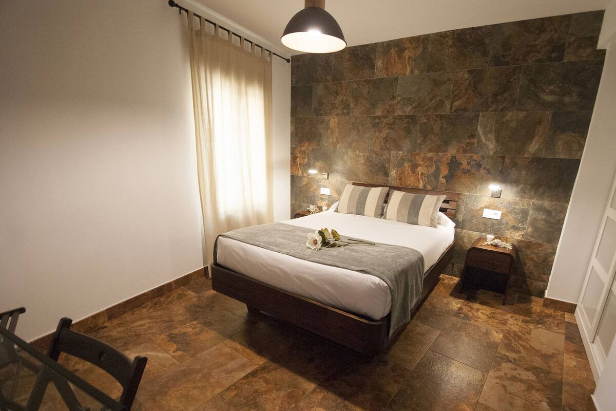 Doppelzimmer | Schreibtisch, Verdunkelungsvorhänge, kostenloses WLAN, Bettwäsche