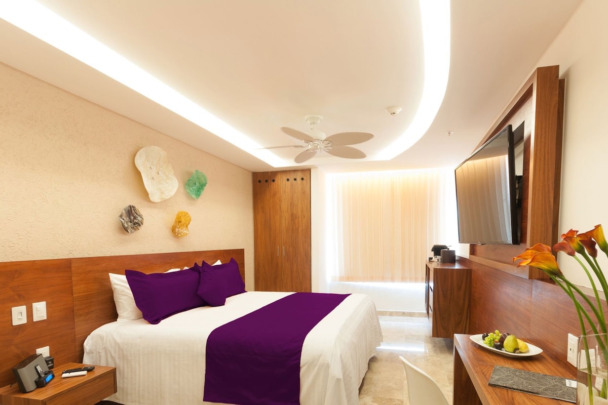 Premium bedding, minibar, in-room safe, desk