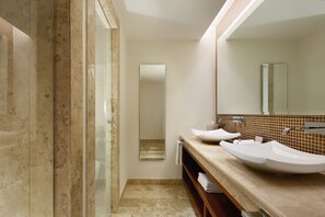 Amenidades de baño gratuitas, secadora de cabello, toallas, jabón 