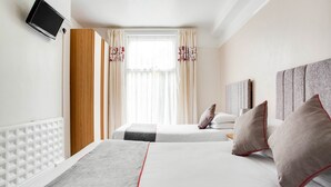 Standard Family of 3 Room | WiFi (free), bed sheets - OYO Godolphin Arms Hotel (Newquay)