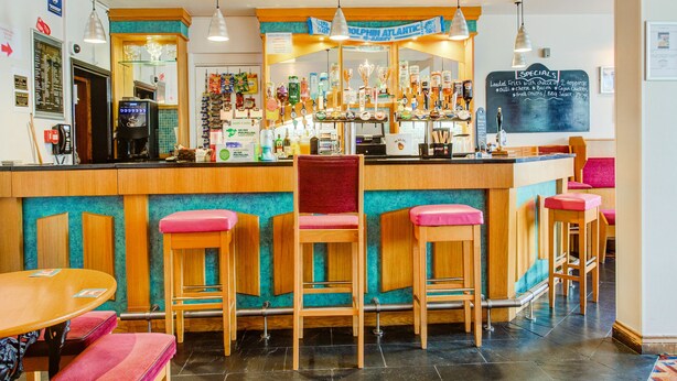 Daily English breakfast for a fee - OYO Godolphin Arms Hotel (Newquay)