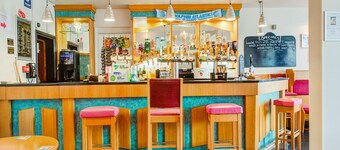 OYO Godolphin Arms Hotel