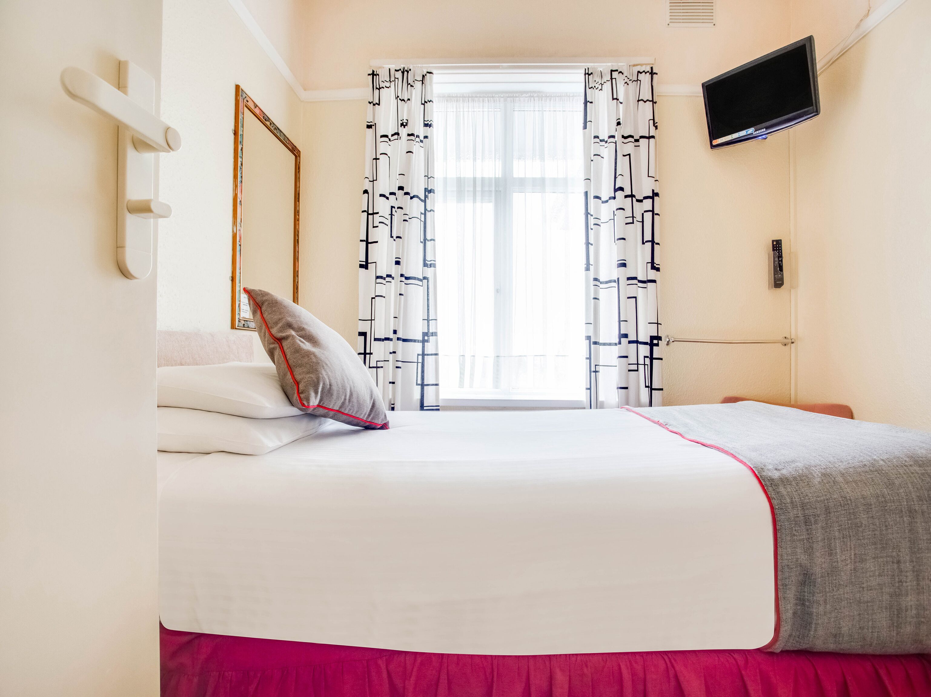 Photo - OYO Godolphin Arms Hotel