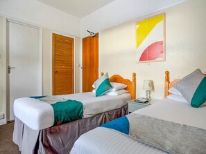 Habitación económica con 2 camas individuales, 2 camas individuales | Wifi gratis y ropa de cama