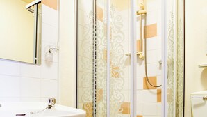 Economy Single Room, 1 Twin Bed | Bathroom | Towels, toilet paper - OYO Godolphin Arms Hotel (Newquay)